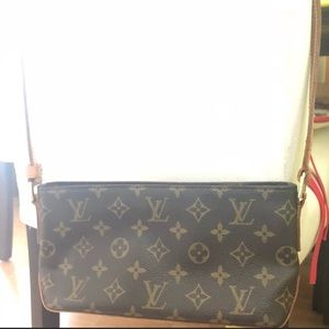 Louis Vuitton crossbody bag w/ accessories bag